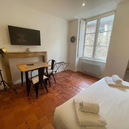 Le Beaune (Cote d'Or)