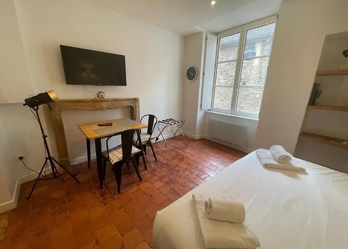 Le Beaune (Cote d'Or)